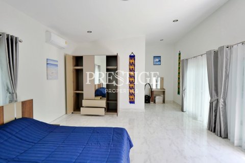 House in Pattaya, Thailand 3 bedrooms № 198658 - photo 11