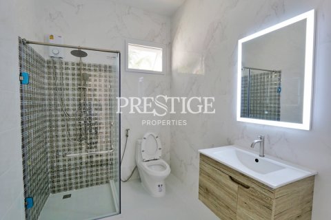 House in Pattaya, Thailand 3 bedrooms № 198658 - photo 8