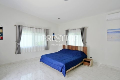 House in Pattaya, Thailand 3 bedrooms № 198658 - photo 10