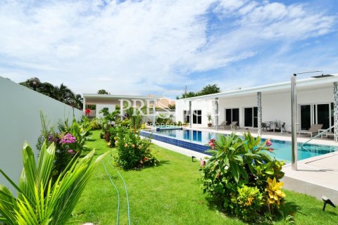 House in Pattaya, Thailand 3 bedrooms № 198658 - photo 2