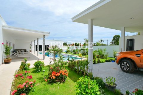 House in Pattaya, Thailand 3 bedrooms № 198658 - photo 14