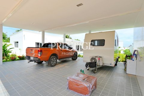 House in Pattaya, Thailand 3 bedrooms № 198658 - photo 15