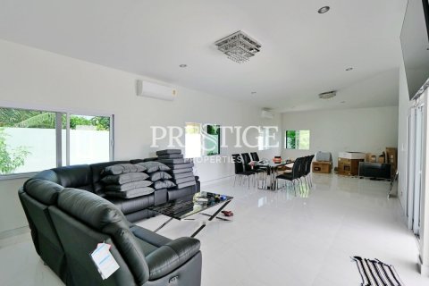 House in Pattaya, Thailand 3 bedrooms № 198658 - photo 3
