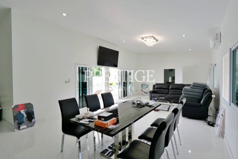 House in Pattaya, Thailand 3 bedrooms № 198658 - photo 4