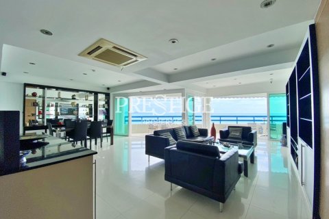 Condo in Pattaya, Thailand, 3 bedrooms № 198659