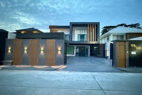 Вилла в Паттайе, Таиланд с 5 спальнями  № 151874 - фото 1