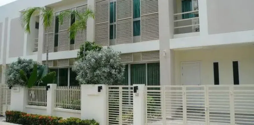 House in Pattaya, Thailand 3 bedrooms № 149487