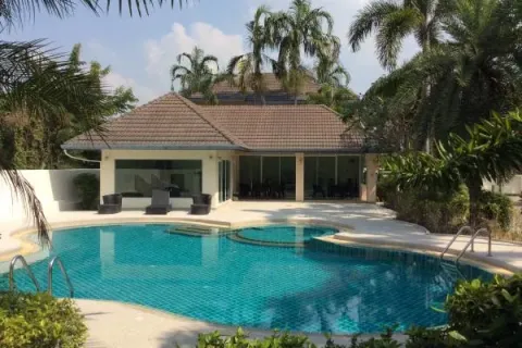 House in Pattaya, Thailand 3 bedrooms № 149487 - photo 10