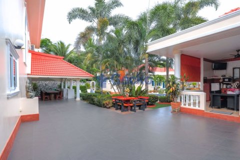 House in Pattaya, Thailand 7 bedrooms № 196830 - photo 6