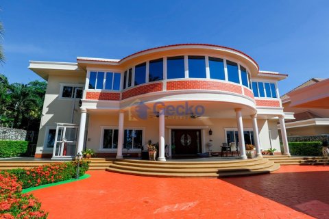 House in Pattaya, Thailand 7 bedrooms № 196830 - photo 4
