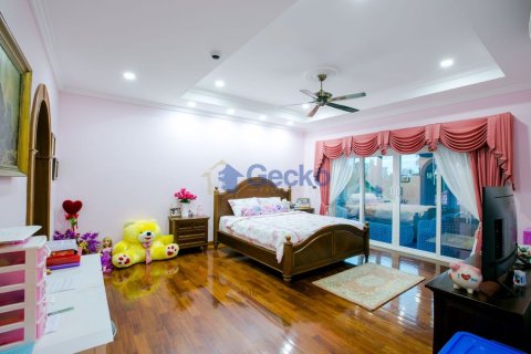 House in Pattaya, Thailand 7 bedrooms № 196830 - photo 26