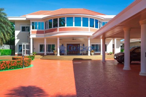 Maison à Pattaya, Thaïlande 7 chambres № 196830