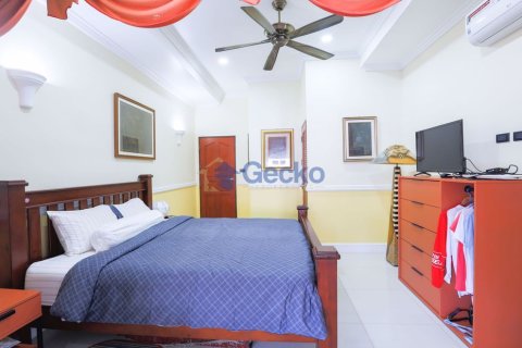 House in Pattaya, Thailand 7 bedrooms № 196830 - photo 16
