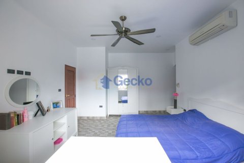 House in Pattaya, Thailand 7 bedrooms № 196830 - photo 15