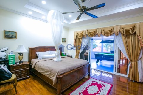 House in Pattaya, Thailand 7 bedrooms № 196830 - photo 25