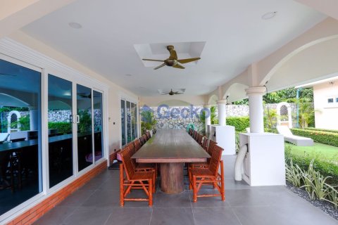 House in Pattaya, Thailand 7 bedrooms № 196830 - photo 5