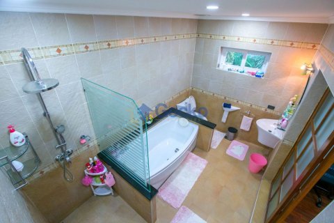 House in Pattaya, Thailand 7 bedrooms № 196830 - photo 27