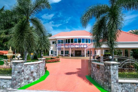 House in Pattaya, Thailand 7 bedrooms № 196830 - photo 3