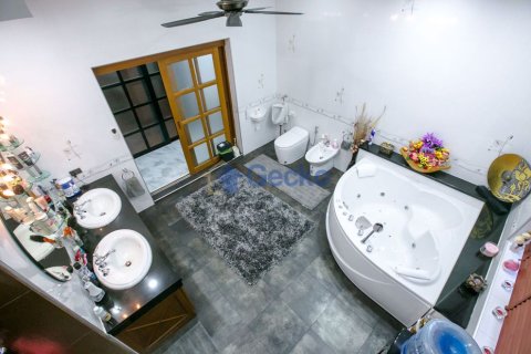 House in Pattaya, Thailand 7 bedrooms № 196830 - photo 20