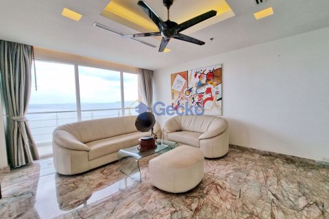 Condo in Pattaya, Thailand, 2 bedrooms № 196828 - photo 16