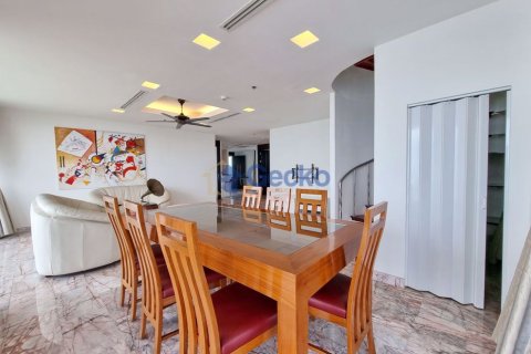 Condo in Pattaya, Thailand, 2 bedrooms № 196828 - photo 9