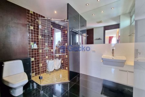 Condo in Pattaya, Thailand, 2 bedrooms № 196828 - photo 18