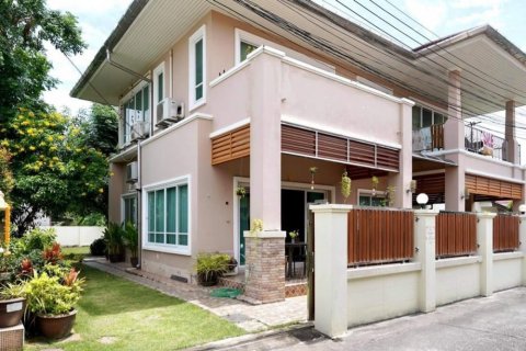 Duplex in Phuket, Thailand 4 bedrooms № 145733 - photo 1