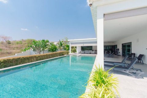 Villa in Hua Hin, Thailand 3 bedrooms № 172674 - photo 2