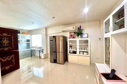 Townhouse à Lat Phrao, Bangkok, Thaïlande 2 chambres № 171082 - photo 11