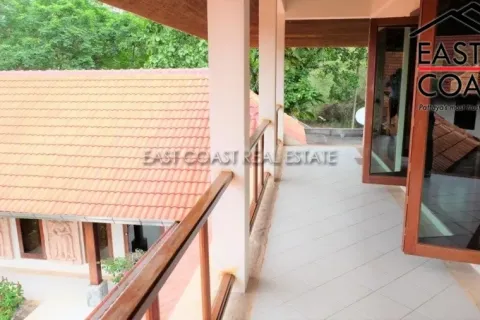 Casa de 5 dormitorios en Pattaya, Tailandia № 213712 - foto 11