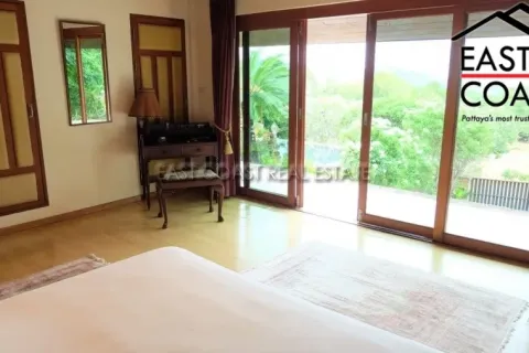 Casa de 5 dormitorios en Pattaya, Tailandia № 213712 - foto 22
