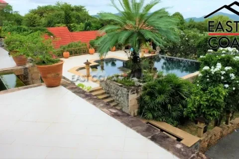 Casa de 5 dormitorios en Pattaya, Tailandia № 213712 - foto 24