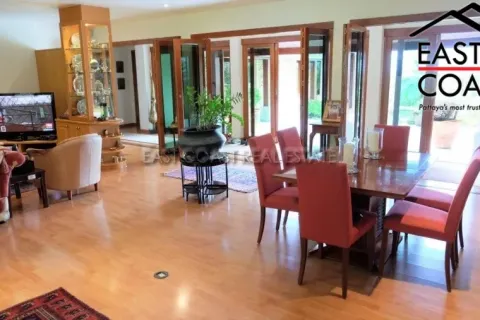Casa de 5 dormitorios en Pattaya, Tailandia № 213712 - foto 7