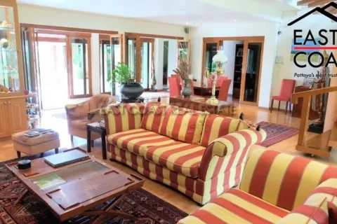 Casa de 5 dormitorios en Pattaya, Tailandia № 213712 - foto 5