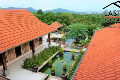 Casa de 5 dormitorios en Pattaya, Tailandia № 213712 - foto 2
