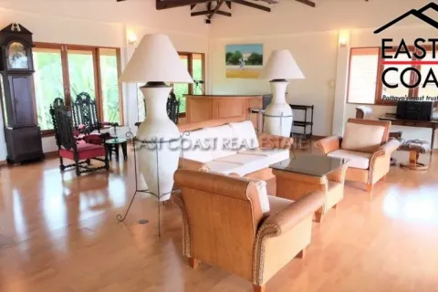 Casa de 5 dormitorios en Pattaya, Tailandia № 213712 - foto 16