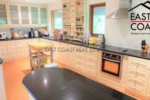 Casa de 5 dormitorios en Pattaya, Tailandia № 213712 - foto 8