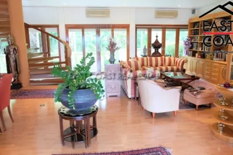 Casa de 5 dormitorios en Pattaya, Tailandia № 213712 - foto 6