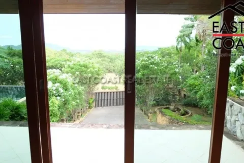 Casa de 5 dormitorios en Pattaya, Tailandia № 213712 - foto 21