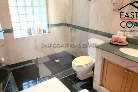 Casa de 5 dormitorios en Pattaya, Tailandia № 213712 - foto 19