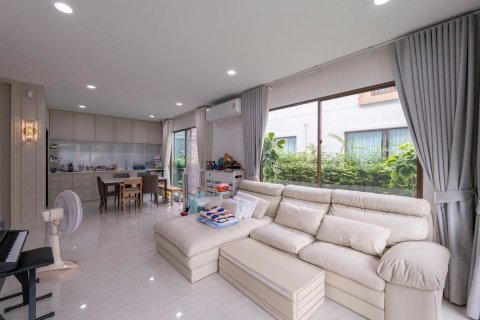 House in Sai Mai, Bangkok, Thailand 4 bedrooms № 156597 - photo 4