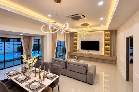 Villa in Pattaya, Thailand 3 bedrooms № 233920 - photo 5