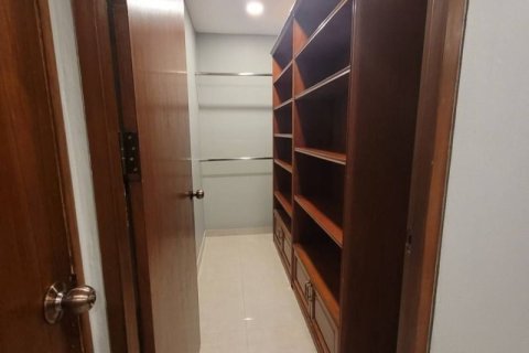 Кондоминиум с 2 спальнями в Ваттхане, Бангкок, Таиланд № 171905 - фото 8