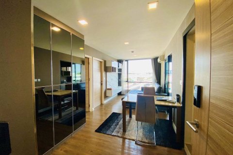 Condo à Min Buri, Bangkok, Thaïlande, 2 chambres  № 171910