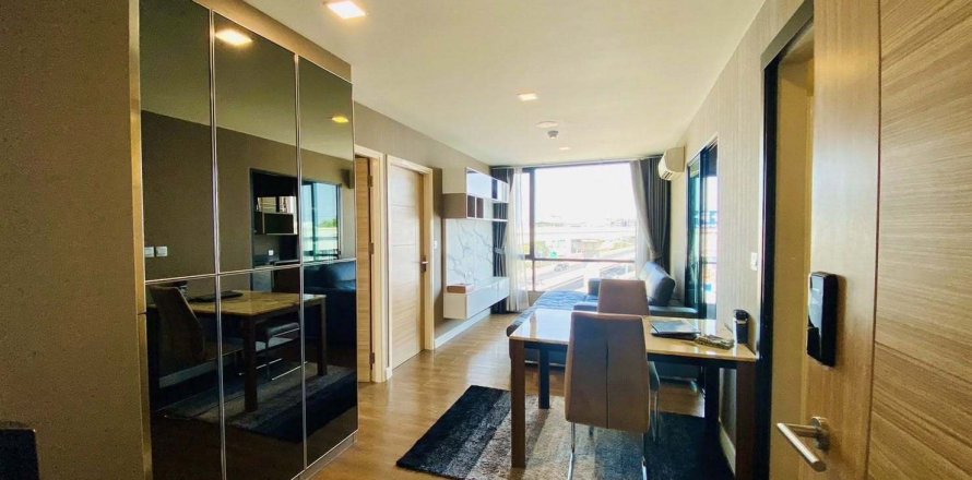 Condo à Min Buri, Bangkok, Thaïlande, 2 chambres № 171910