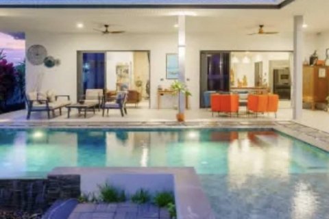 Villa in Hua Hin, Thailand 3 bedrooms № 155453 - photo 1