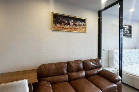 Condo à Huai Khwang, Bangkok, Thaïlande, 1 chambre  № 155449 - photo 3