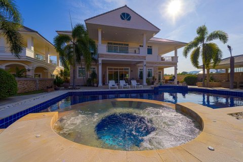 Villa in Hua Hin, Thailand 6 bedrooms № 168800 - photo 7