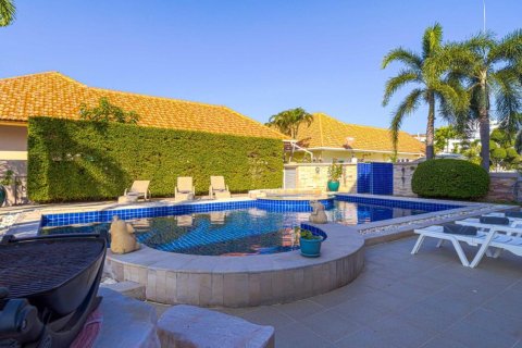 Villa in Hua Hin, Thailand 6 bedrooms № 168800 - photo 13