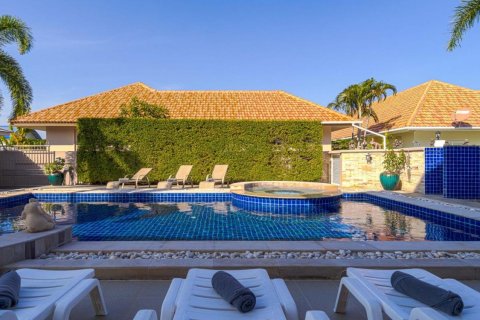 Villa in Hua Hin, Thailand 6 bedrooms № 168800 - photo 11